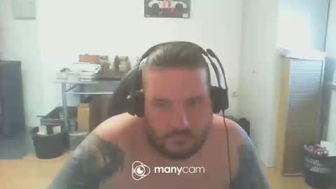 Snapshot of deinspielzeug87 chatting on February 2, 12:57 pm deinspielzeug87 online show from February 2, 12:57 pm