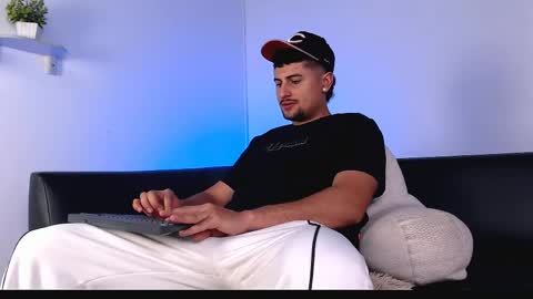  DEIVY  online show from April 21, 8:48 pm