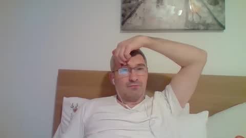 demarco1977 online show from April 5, 9:33 pm