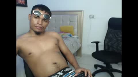 Snapshot of demol_latin chatting on March 1, 5:31 am MASTER DAV online show from March 1, 5:31 am
