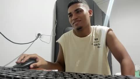 Snapshot of demol_latin chatting on December 3, 2:16 pm MASTER DAV online show from December 3, 2:16 pm
