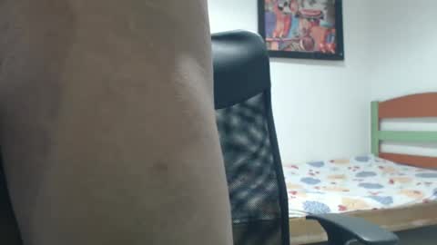 Snapshot of demol_latin chatting on December 17, 4:34 am MASTER DAV online show from December 17, 4:34 am