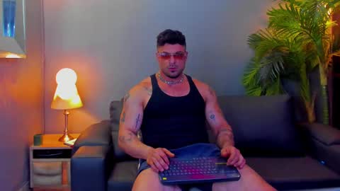 Snapshot of dennis_cox_ chatting on October 27, 12:02 am dennis_cox_ online show from October 27, 12:02 am