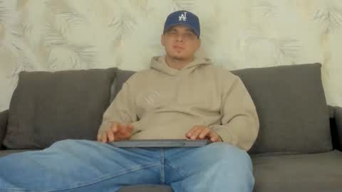 Snapshot of dennis_munera chatting on December 27, 10:34 am dennis munera online show from December 27, 10:34 am