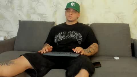 Snapshot of dennis_munera chatting on December 21, 12:38 pm dennis munera online show from December 21, 12:38 pm