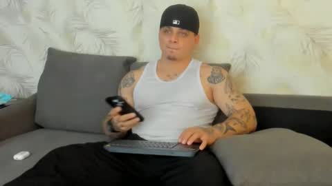 Snapshot of dennis_munera chatting on December 4, 11:08 am dennis munera online show from December 4, 11:08 am