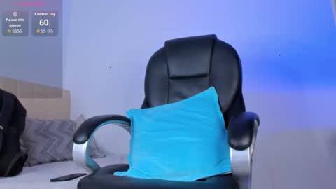 Snapshot of dennis_munera chatting on October 25, 11:01 am dennis munera online show from October 25, 11:01 am