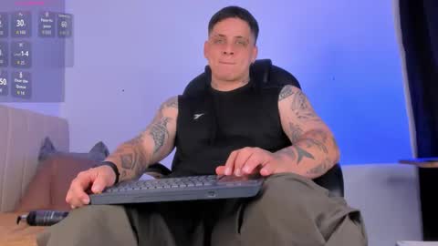 Snapshot of dennis_munera chatting on November 1, 10:41 am dennis munera online show from November 1, 10:41 am