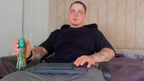 Snapshot of dennis_munera chatting on January 4, 8:16 pm dennis munera online show from January 4, 8:16 pm