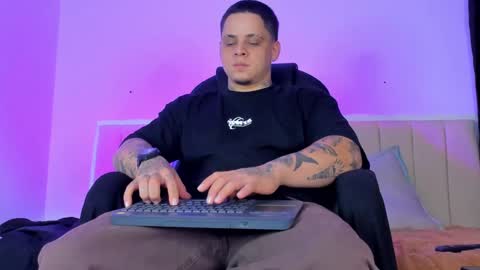 Snapshot of dennis_munera chatting on September 17, 12:28 pm dennis munera online show from September 17, 12:28 pm