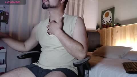 Dereck Mills3 online show from February 11, 3:11 am