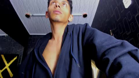 Dereck online show from May 23, 1:55 am