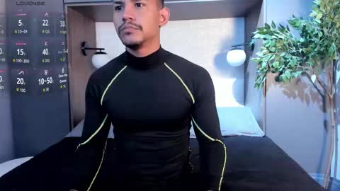 Dereck Myers online show from March 24, 9:41 pm