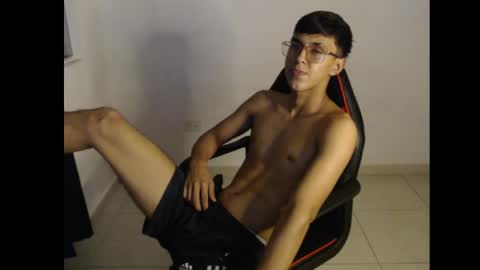 Snapshot of derek_135 chatting on September 11, 4:11 am Derek online show from September 11, 4:11 am
