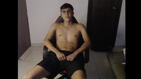 Snapshot of derek_135 chatting on September 16, 2:56 am Derek online show from September 16, 2:56 am
