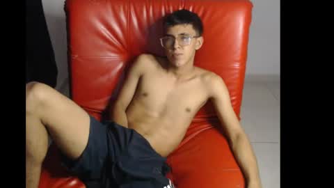 Snapshot of derek_135 chatting on September 9, 2:33 am Derek online show from September 9, 2:33 am