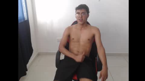 Snapshot of derek_135 chatting on September 21, 8:42 pm Derek online show from September 21, 8:42 pm