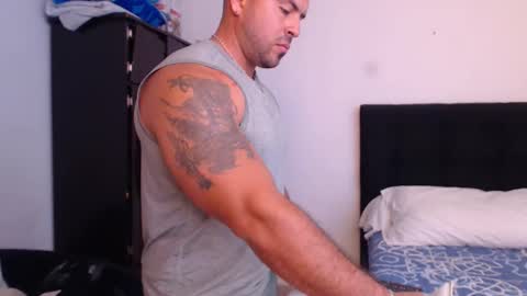 Snapshot of derek_group chatting on October 16, 2:47 pm Derek online show from October 16, 2:47 pm