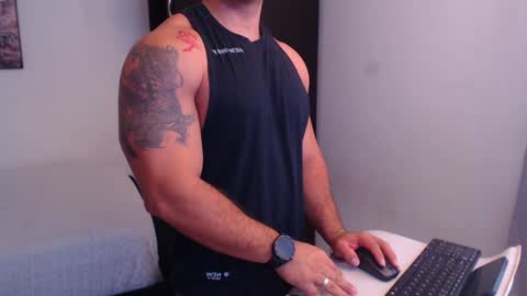 Snapshot of derek_group chatting on December 23, 8:47 pm Derek online show from December 23, 8:47 pm