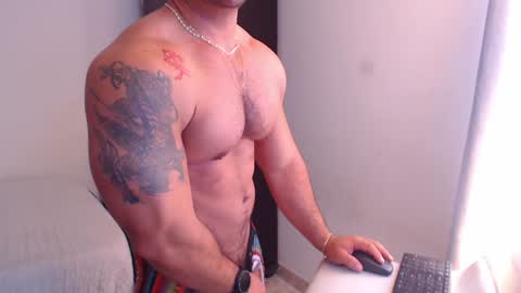 Snapshot of derek_group chatting on January 1, 4:50 pm Derek online show from January 1, 4:50 pm