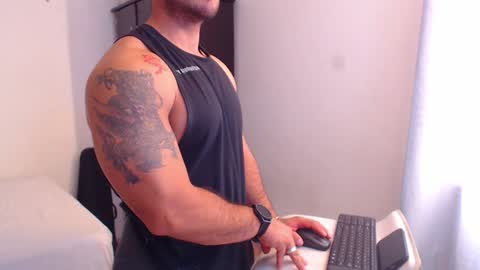 Snapshot of derek_group chatting on December 7, 8:49 pm Derek online show from December 7, 8:49 pm