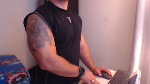 Snapshot of derek_group chatting on January 8, 10:48 pm Derek online show from January 8, 10:48 pm