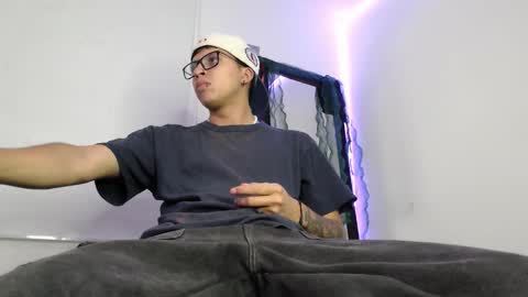 Derek online show from February 2, 10:29 pm