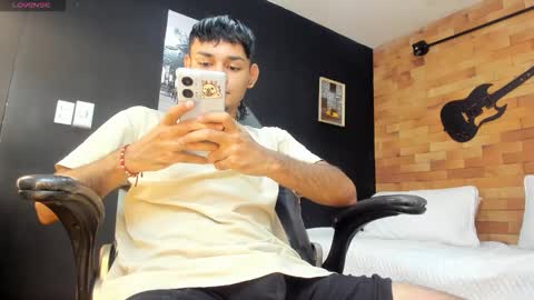 derek_santos online show from November 19, 2:44 am