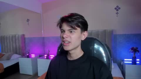 derek_sinn online show from April 23, 8:33 pm