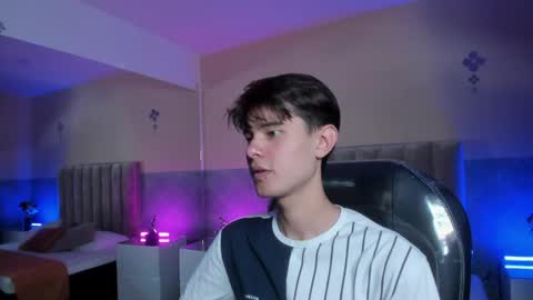 derek_sinn online show from April 24, 8:33 pm