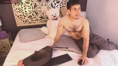 derek_voss online show from May 16, 12:36 pm