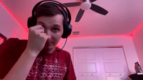 Snapshot of derekdings chatting on December 10, 11:10 pm derekdings online show from December 10, 11:10 pm