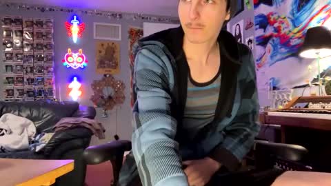 Snapshot of derekdings chatting on October 14, 11:17 am derekdings online show from October 14, 11:17 am