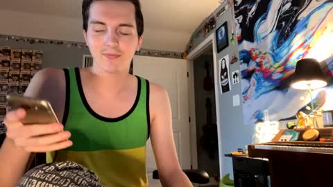 Snapshot of derekdings chatting on December 17, 7:59 pm derekdings online show from December 17, 7:59 pm
