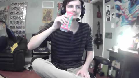 Snapshot of derekdings chatting on January 19, 11:43 pm derekdings online show from January 19, 11:43 pm