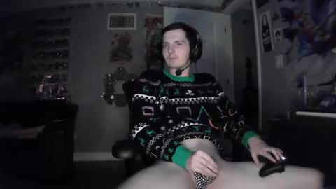 Snapshot of derekdings chatting on December 6, 7:10 am derekdings online show from December 6, 7:10 am