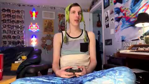 derekdings online show from December 15, 3:20 pm