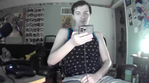 Snapshot of derekdings chatting on December 21, 10:19 pm derekdings online show from December 21, 10:19 pm
