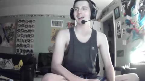 Snapshot of derekdings chatting on December 28, 1:50 am derekdings online show from December 28, 1:50 am