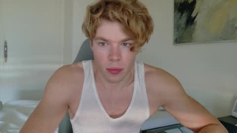 Snapshot of desaad_98 chatting on March 1, 9:40 am desaad_98 online show from March 1, 9:40 am