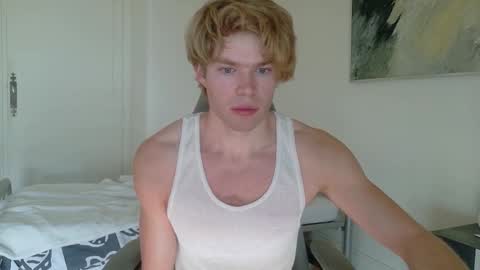 Snapshot of desaad_98 chatting on March 9, 8:51 am desaad_98 online show from March 9, 8:51 am