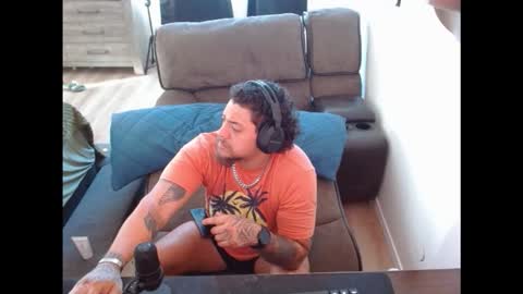 Snapshot of desertadventurer25 chatting on October 16, 4:59 pm desertadventurer25 online show from October 16, 4:59 pm
