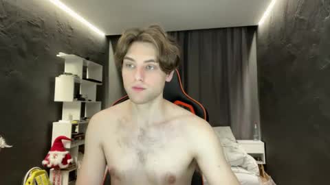 devilnut1 online show from November 18, 7:12 am