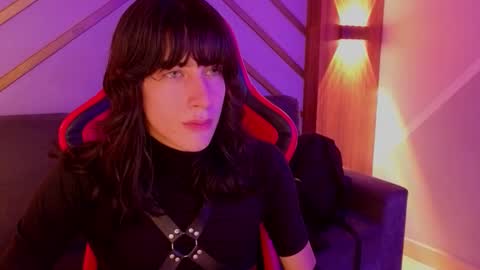 Snapshot of devils_cry_ chatting on October 12, 12:21 pm Alex online show from October 12, 12:21 pm