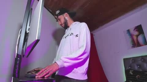 Snapshot of dex_ak586 chatting on November 2, 2:16 am dex_ak586 online show from November 2, 2:16 am