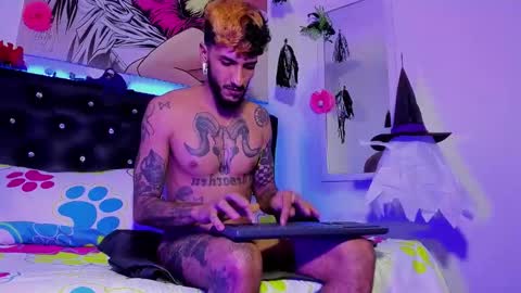 Snapshot of dex_ak586 chatting on October 25, 2:13 am dex_ak586 online show from October 25, 2:13 am