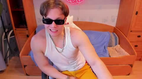 Dexter online show from May 22, 6:13 pm