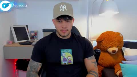 Snapshot of deymon_scott chatting on February 22, 7:54 pm JULIAN online show from February 22, 7:54 pm