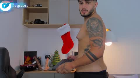 Snapshot of deymon_scott chatting on December 31, 12:00 am JULIAN online show from December 31, 12:00 am