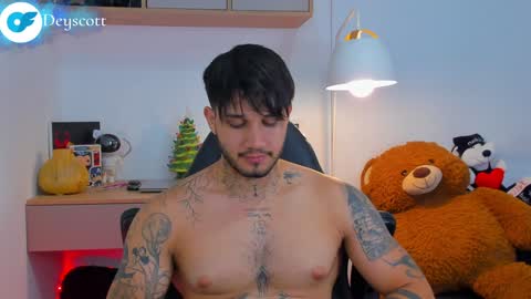 Snapshot of deymon_scott chatting on December 13, 2:21 am JULIAN online show from December 13, 2:21 am
